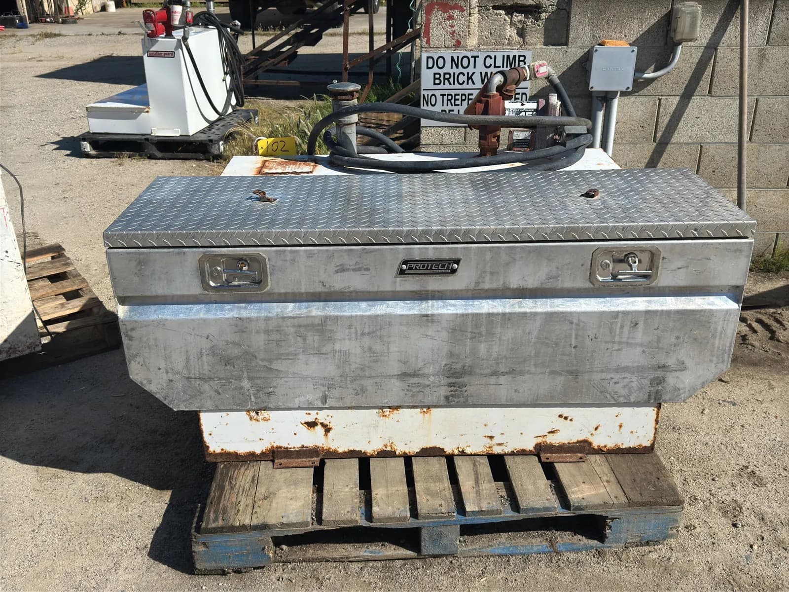 75-gallon-truck-bed-fuel-tank-with-mounted-protech-tool-box-and-fill-tire-pump-mnzh6yph