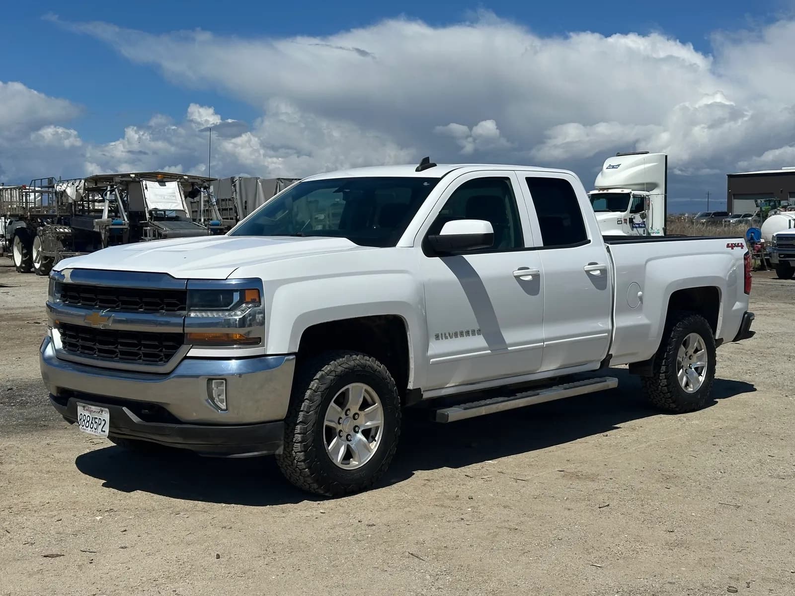 2017-chevy-silverado-1500-extended-cab-v8-4wd-pickup-mnzg8qfj