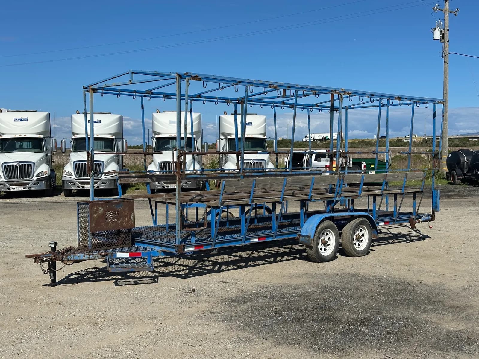 20-double-axle-shade-trailer-with-2-16-benches-and-table-mo9ghi25