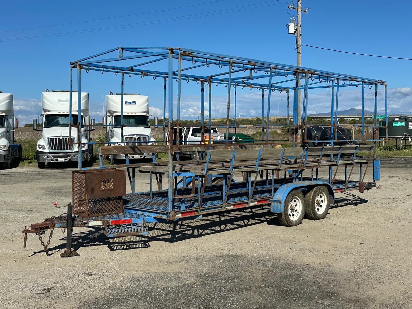 20-double-axle-shade-trailer-with-2-16-benches-and-table-mo9h3qdw