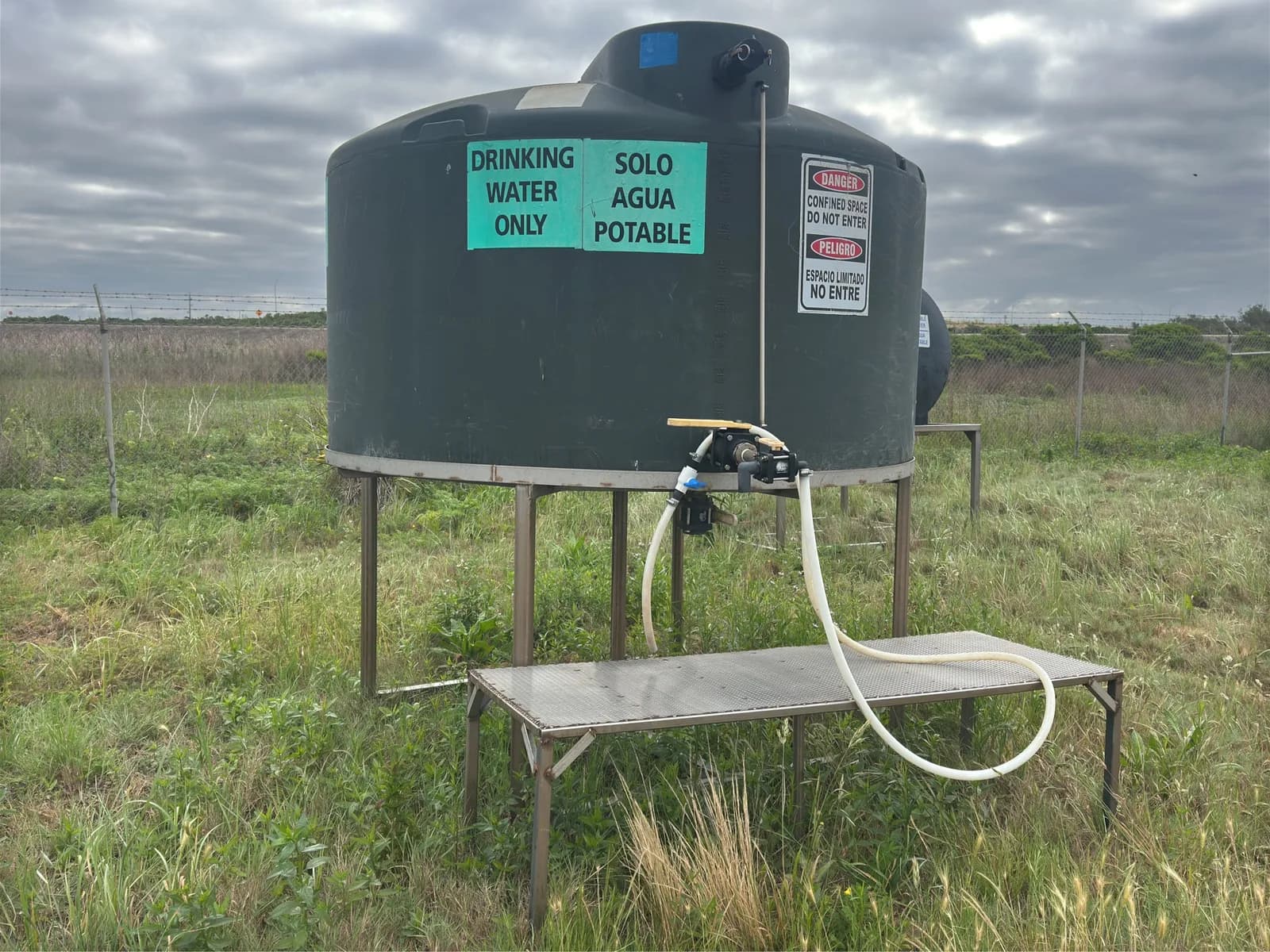 1000-gallon-water-tank-with-stand-moad8n8y