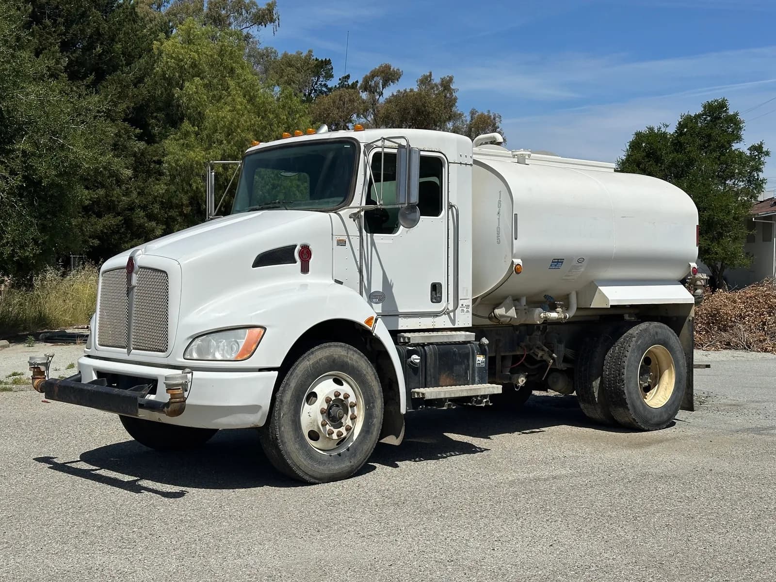 2017-kenworth-t300-water-truck-mo1qi0dm
