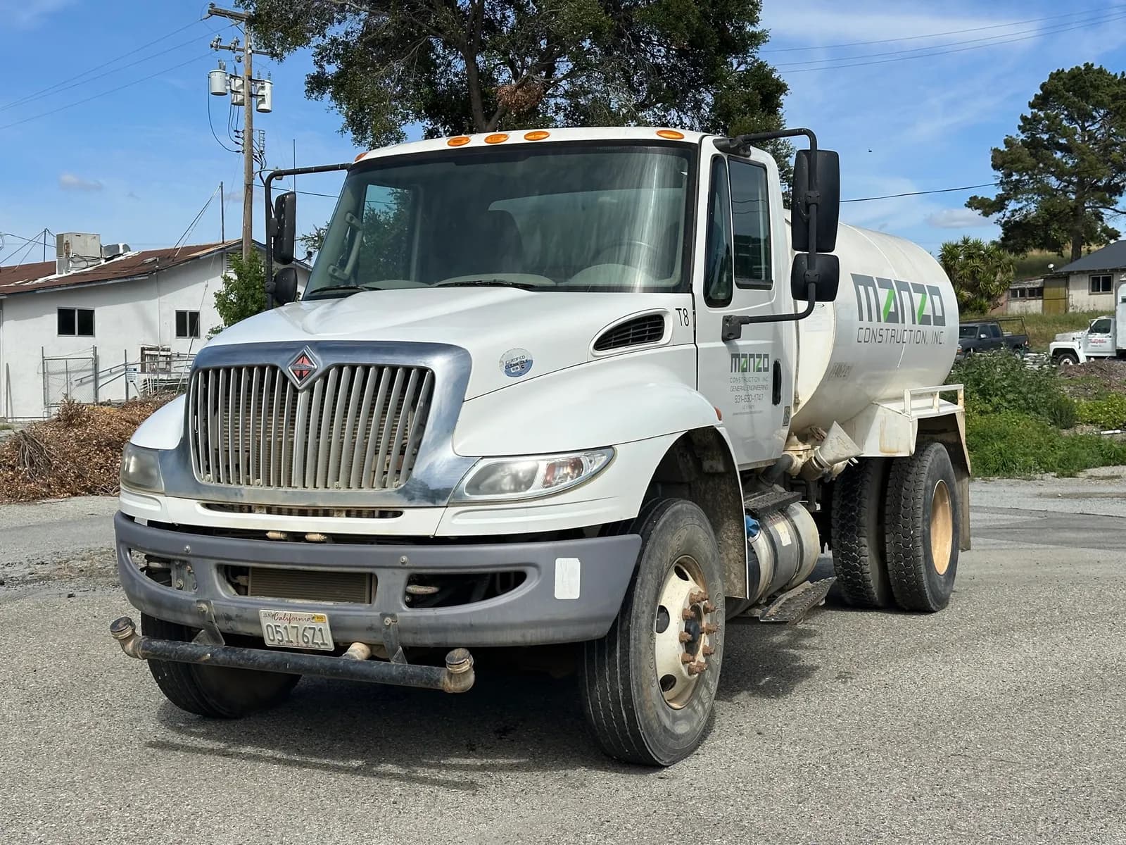 2015-international-durastar-4300-2000-gallon-water-truck-mo27x6c2