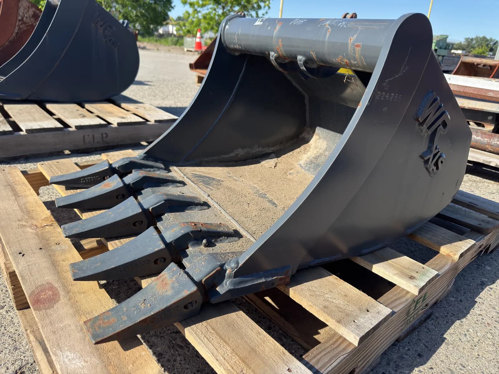 wr-xls-22-excavator-bucket-mpcxck4m