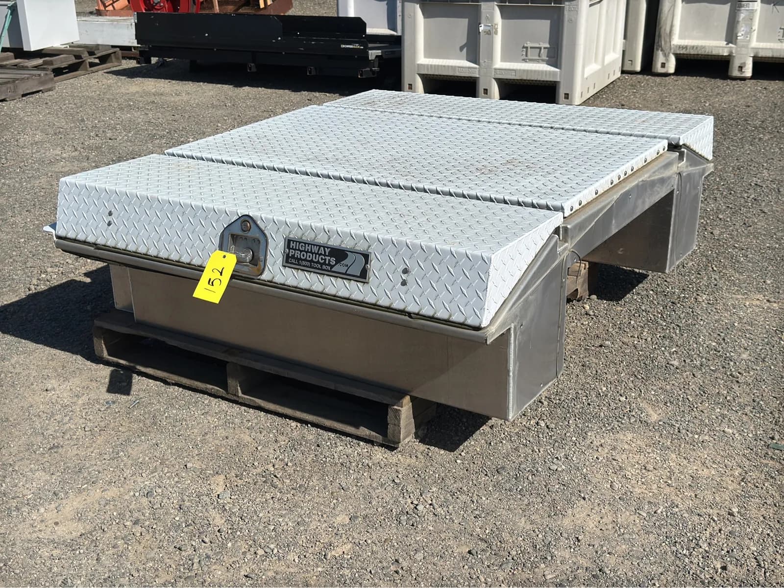 highway-products-aluminum-diamond-tread-truck-tool-box-ae8b63