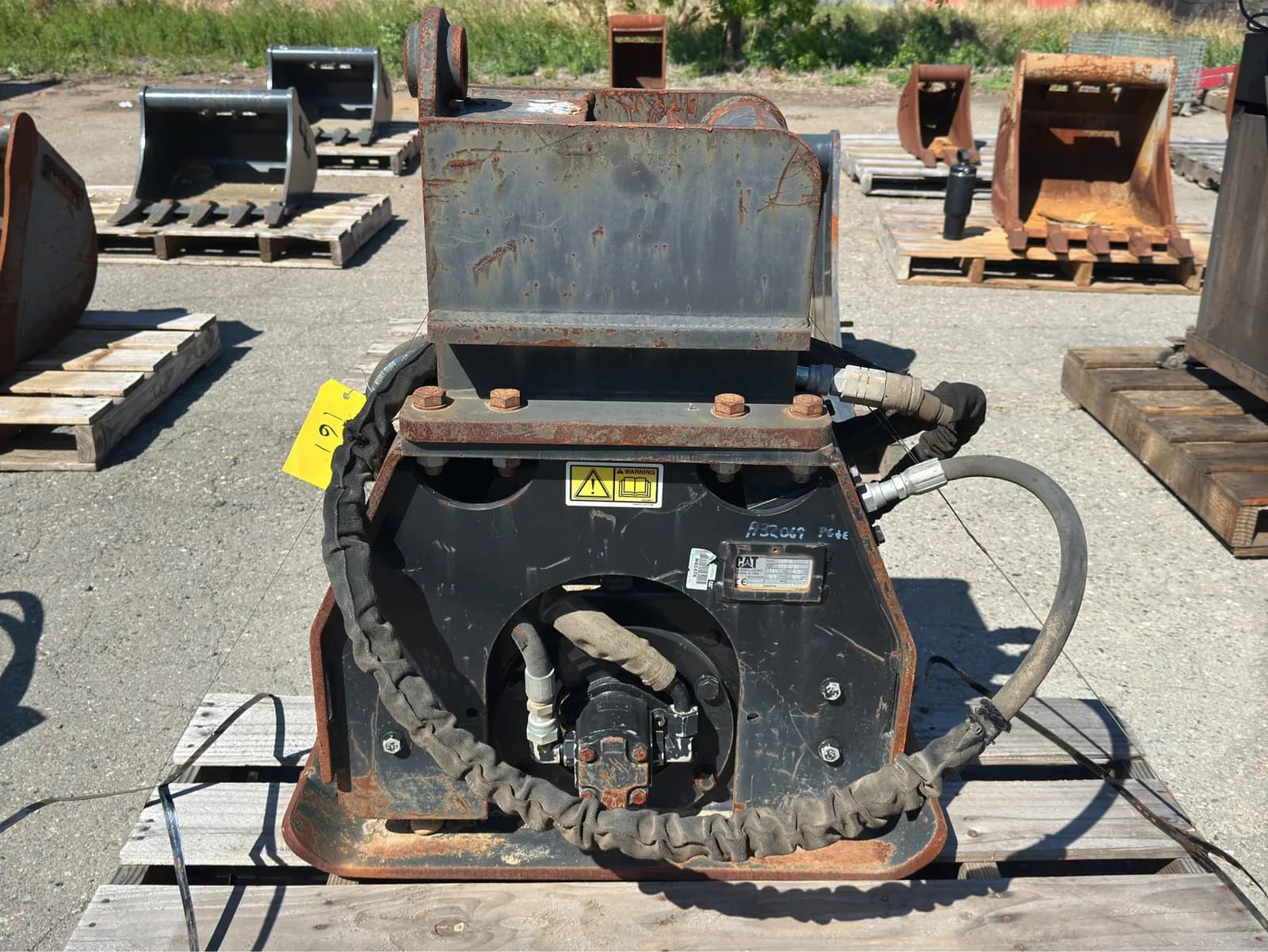 cat-cvp16-hydraulic-vibratory-plate-compactor-attachment-8a87ca