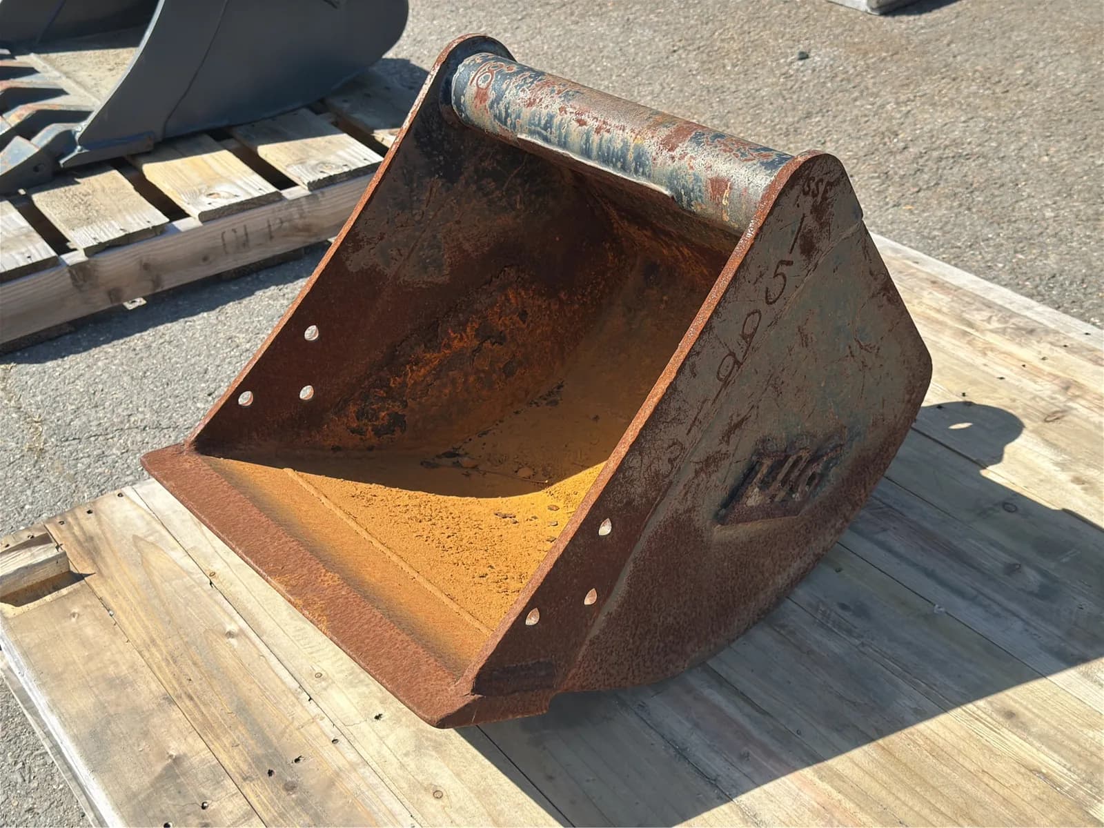 tag-17-excavator-bucket-mpd16i8p