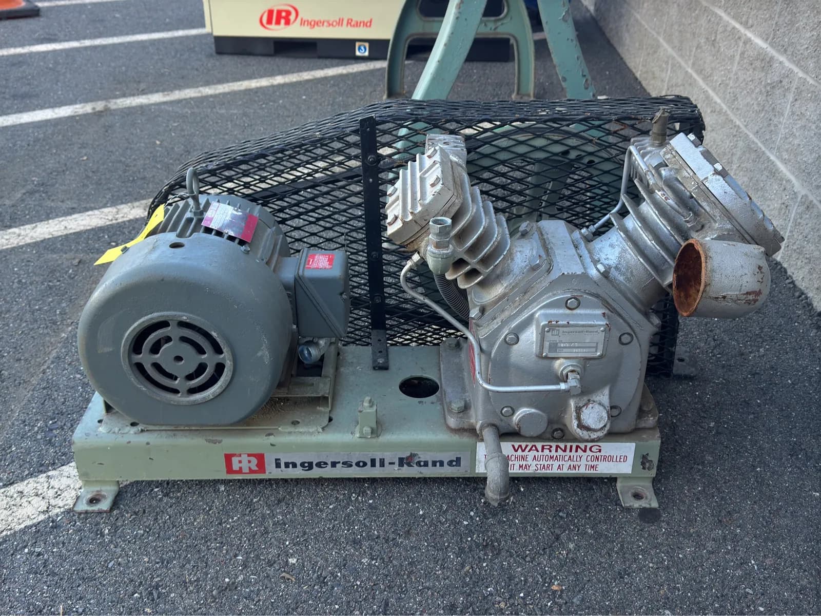 ingersoll-rand-compressor-head-and-3-hp-dayton-motor-2a0167