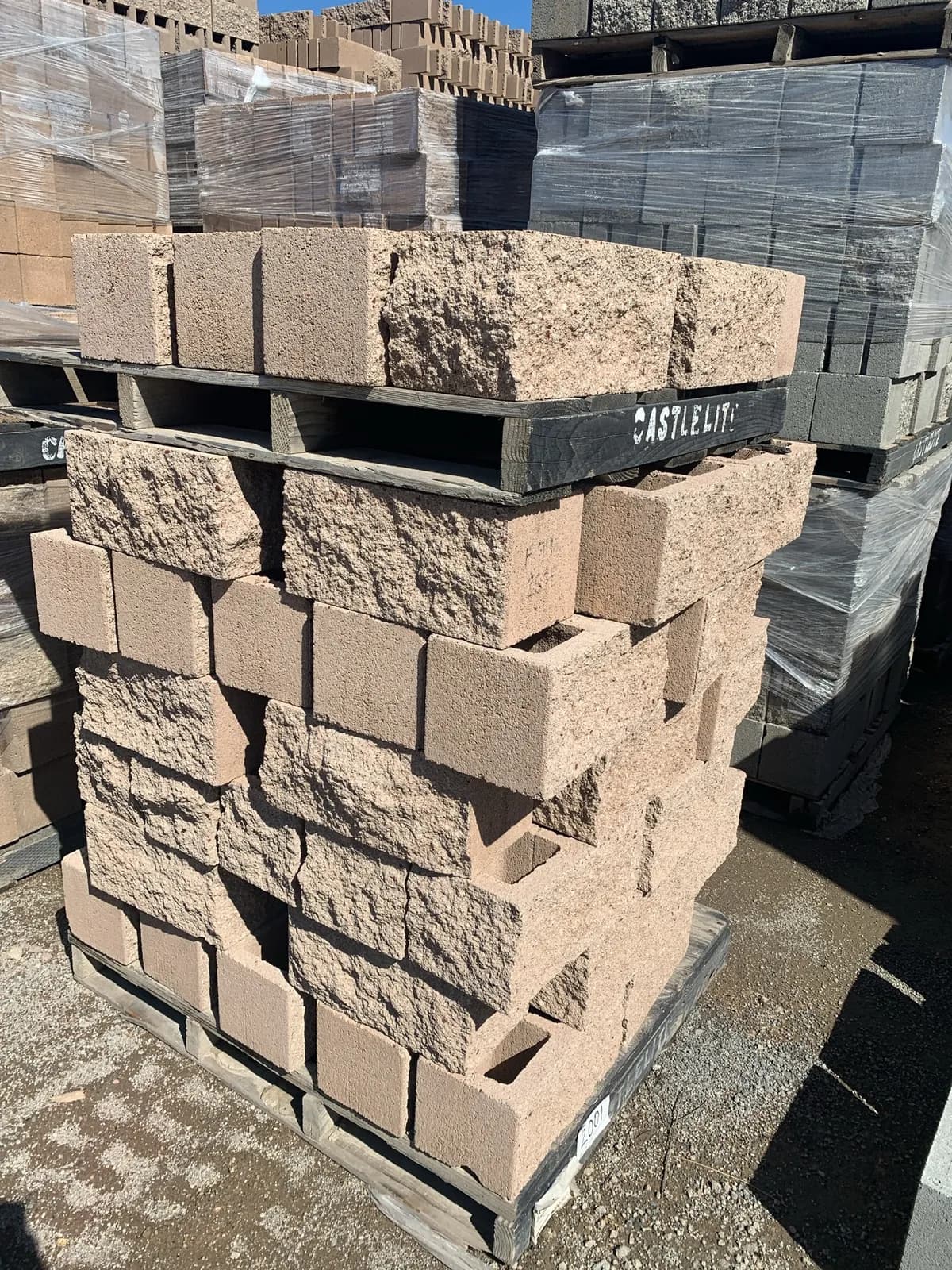 1-pallet-of-8x8x16-split-one-side-348r-block-mo8w1lcx