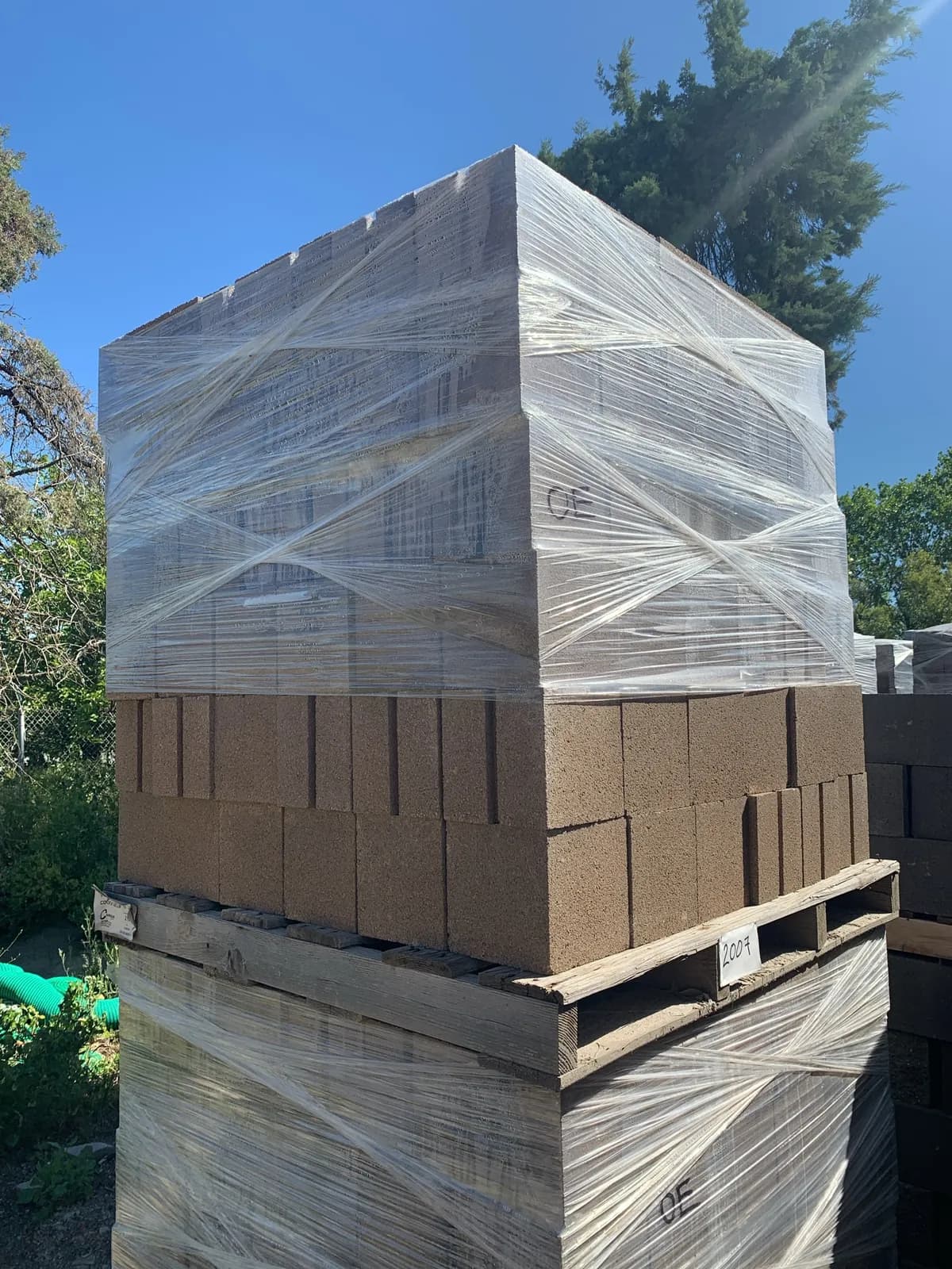 2-pallets-of-8x8x8-open-end-half-tan-d2003c