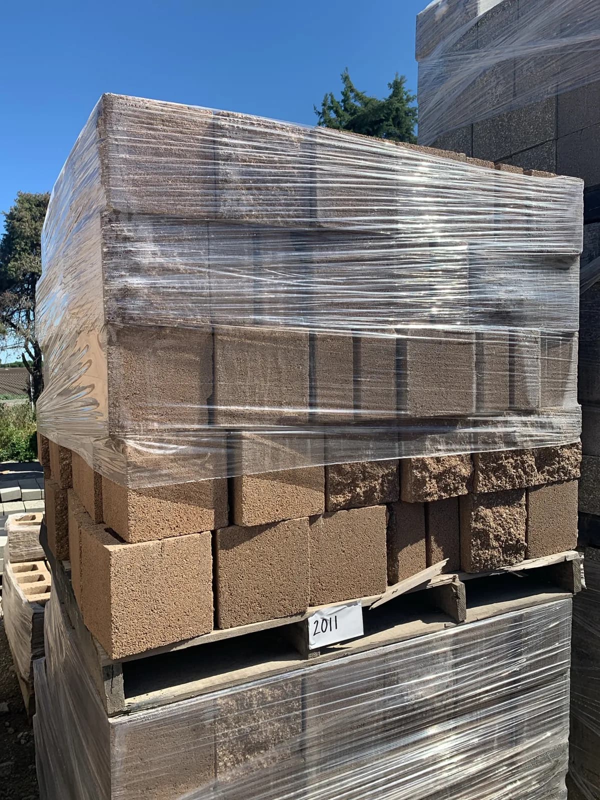 2-pallets-of-8x8x8-split-one-side-standard-half-tan-a8e1d7