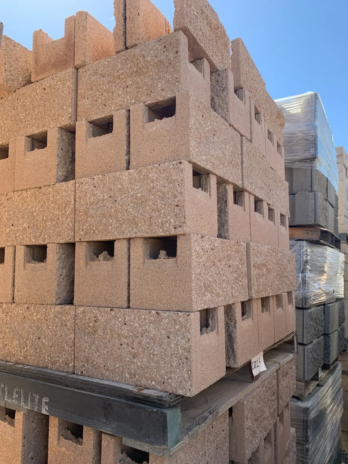 3-pallets-8x8x16-split-one-side-open-end-bond-beam-348rc-e0e3d1