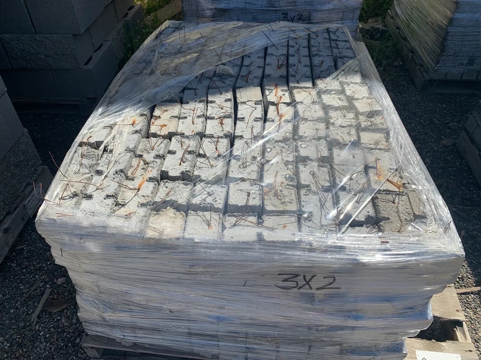 1-pallet-3x3-dobie-with-wire-11037e