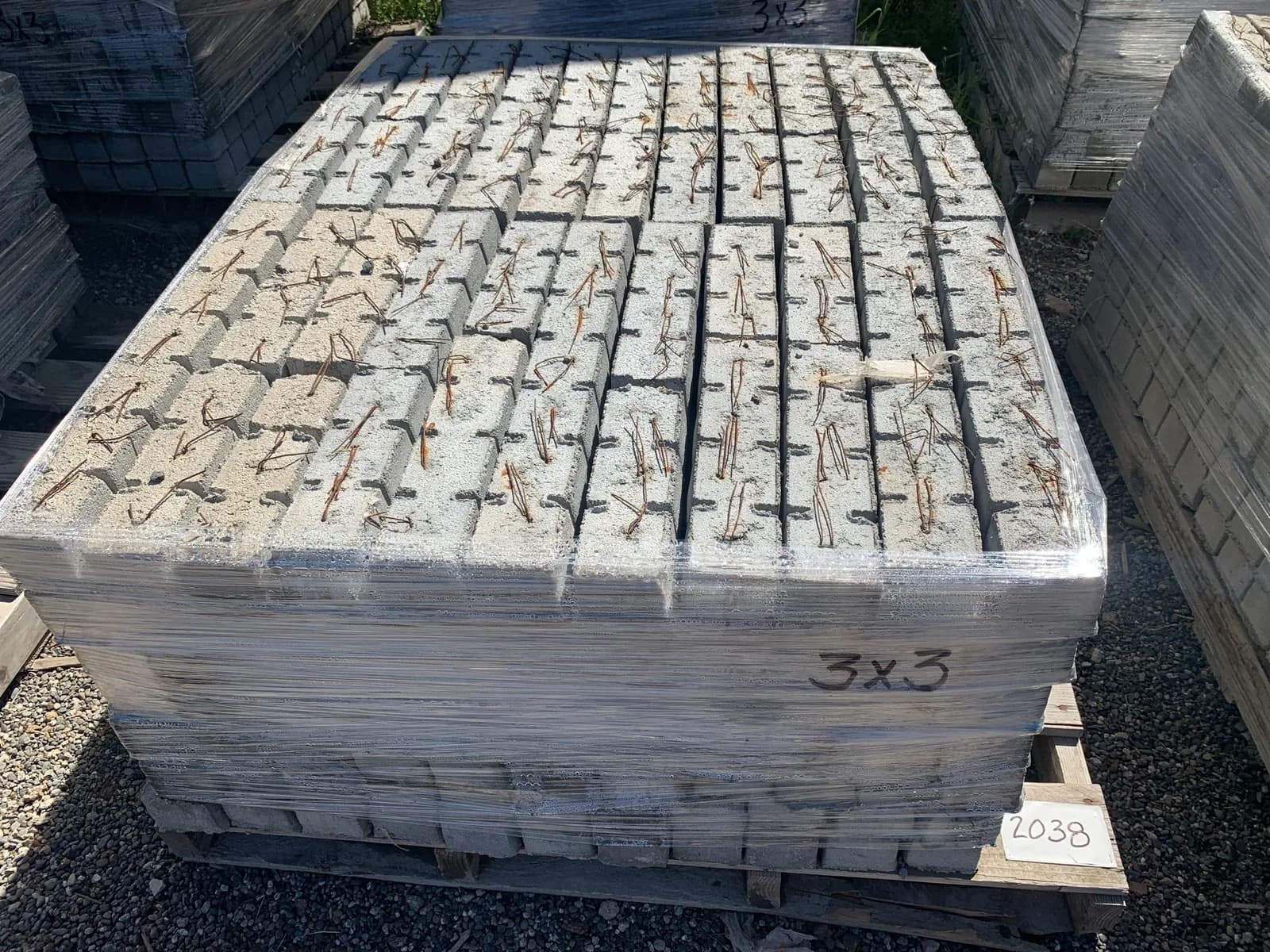 1-pallet-3x3-dobie-with-wire-2d0da2