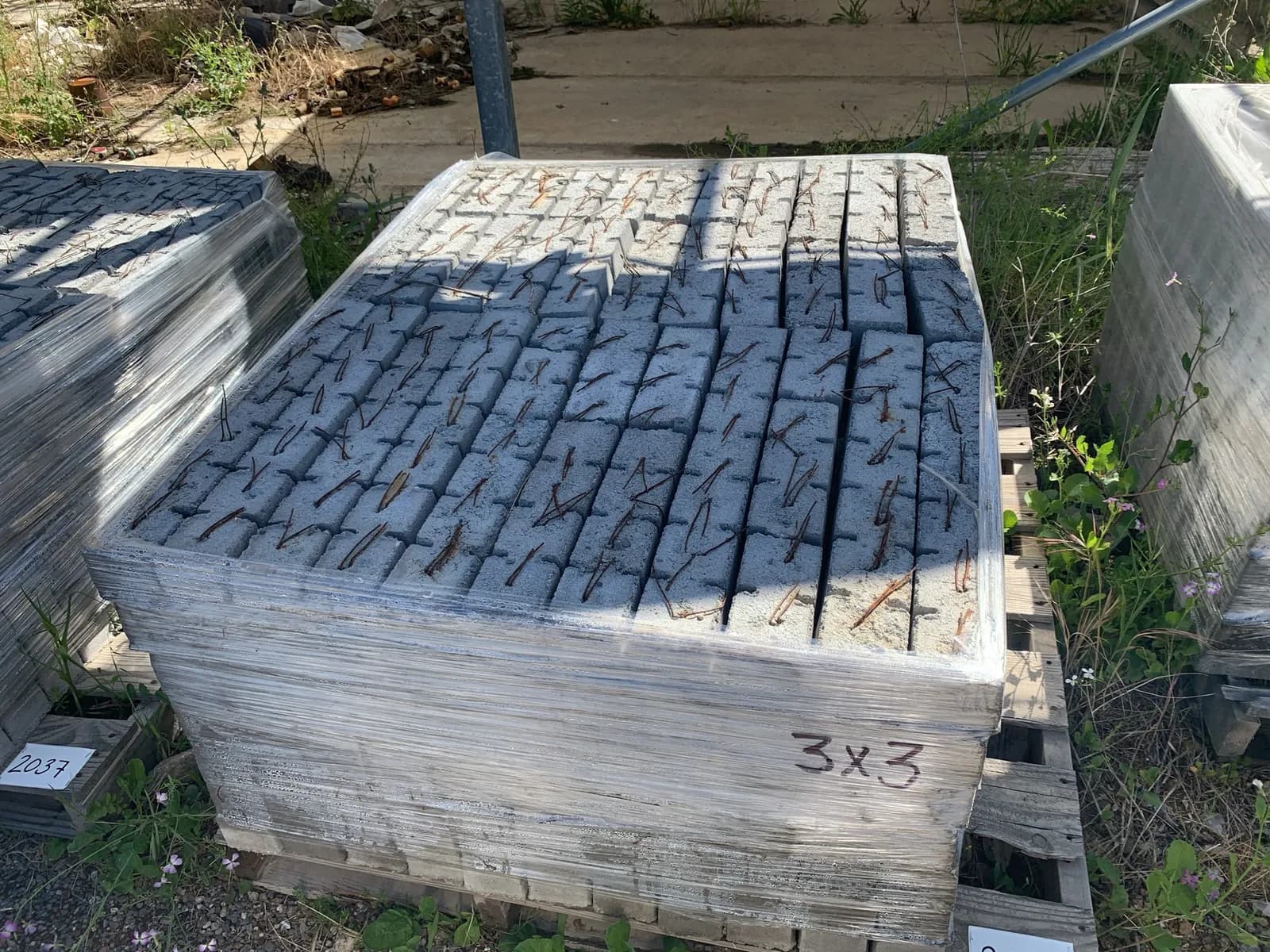 1-pallet-3x3-dobie-with-wire-b65dd0