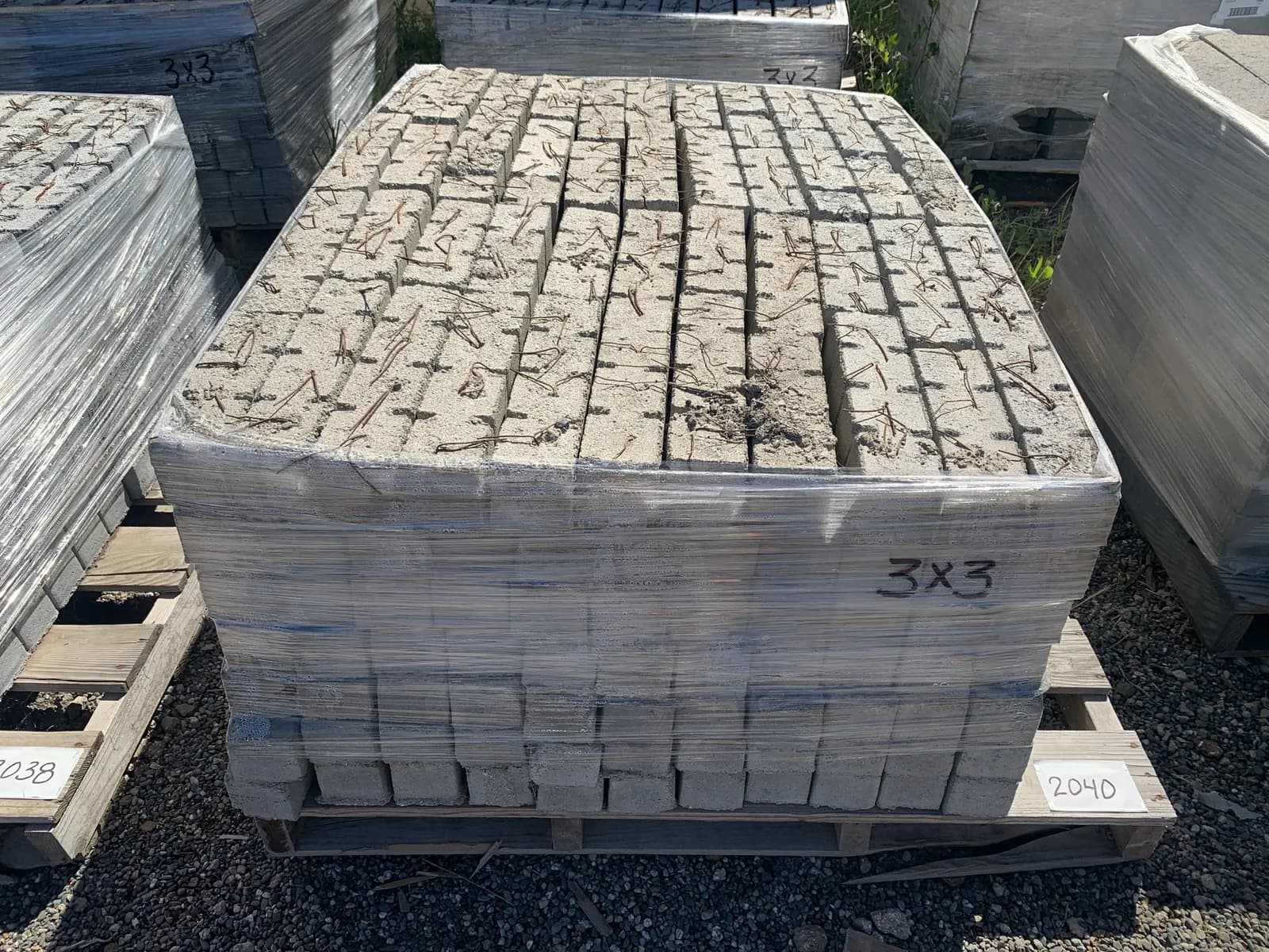 1-pallet-3x3-dobie-with-wire-6d8622