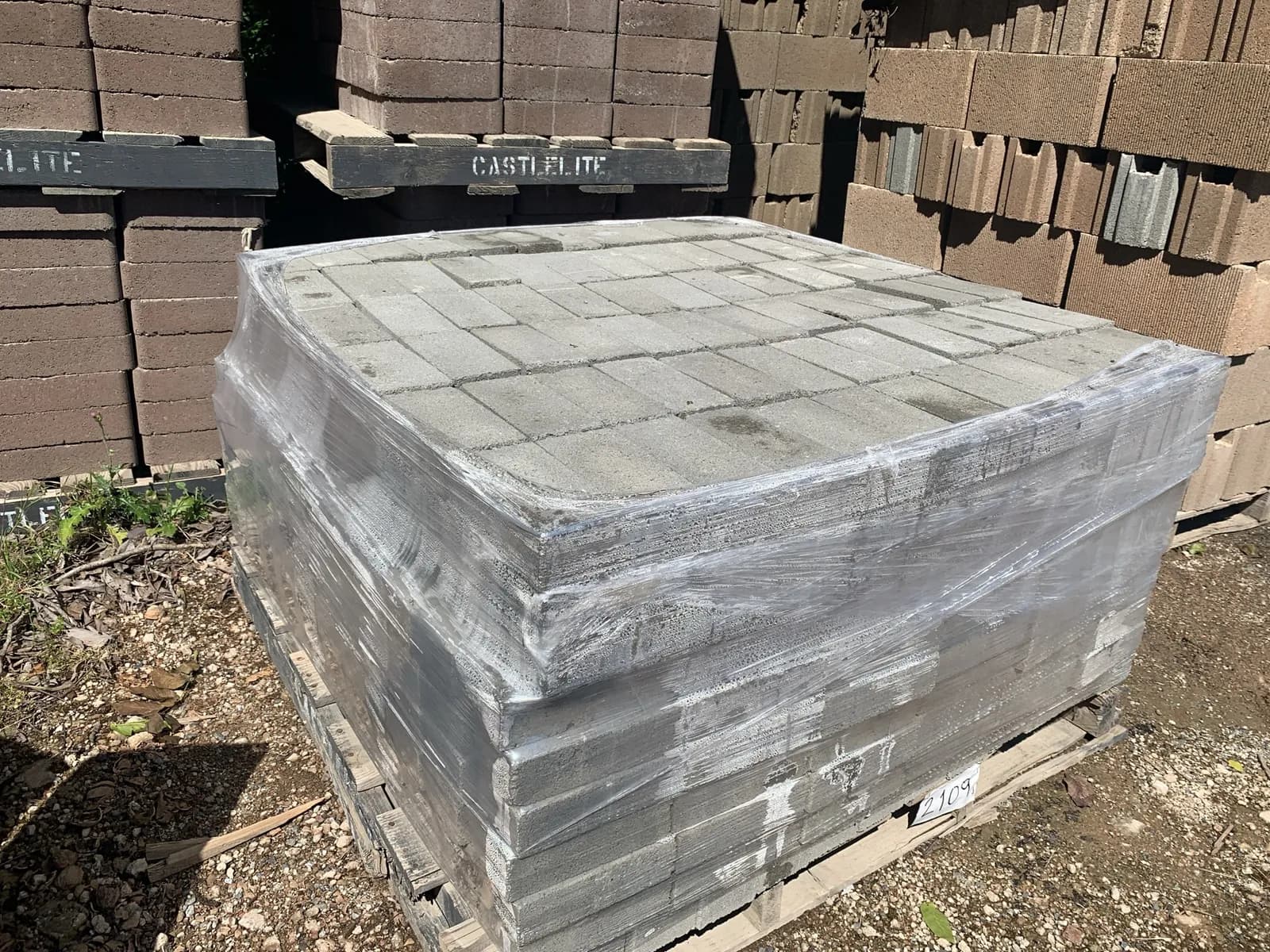 1-pallet-gray-concrete-brick-7aae53