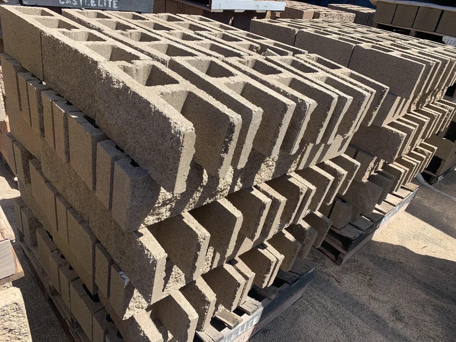 1-pallet-8x8x16-split-one-side-standard-tan-26d8a3