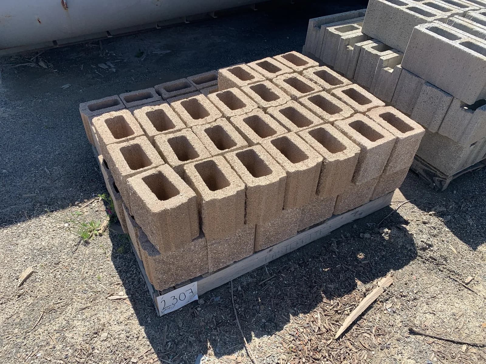 025-pallet-6x8x8-split-two-side-t-g-half-tan-433bb5