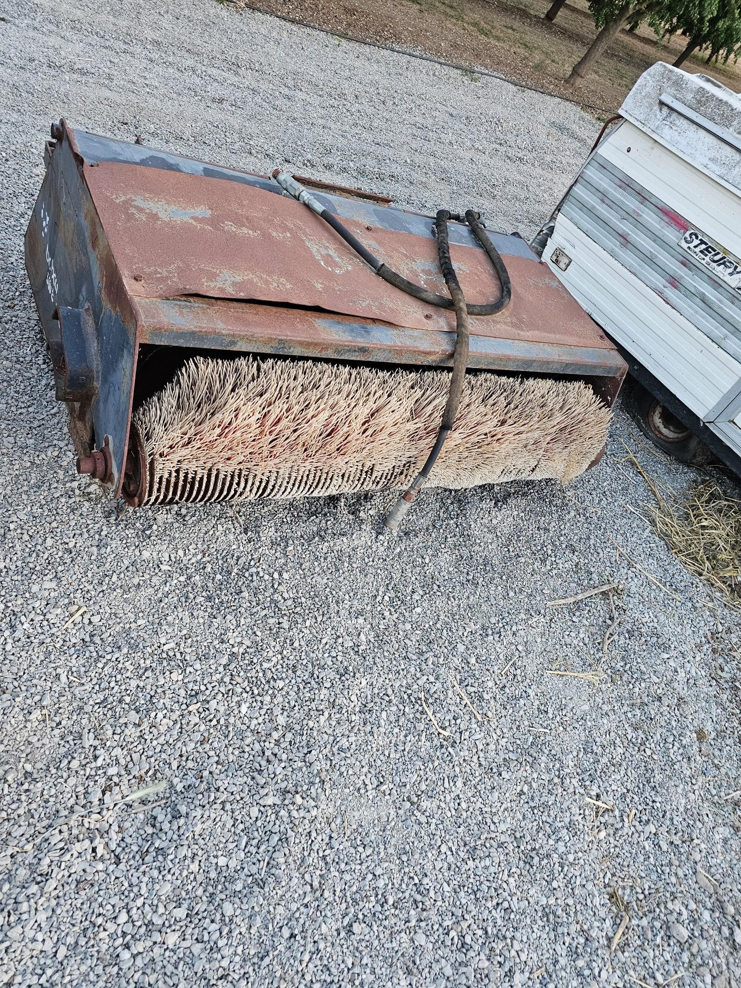 skid-steer-sweeper-mrwdk665