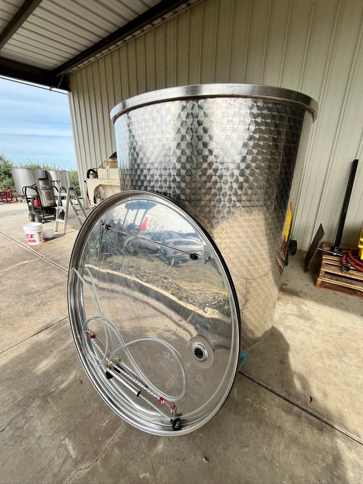 wine-tank-2000l-variable-capacity-floating-lid-b11e09