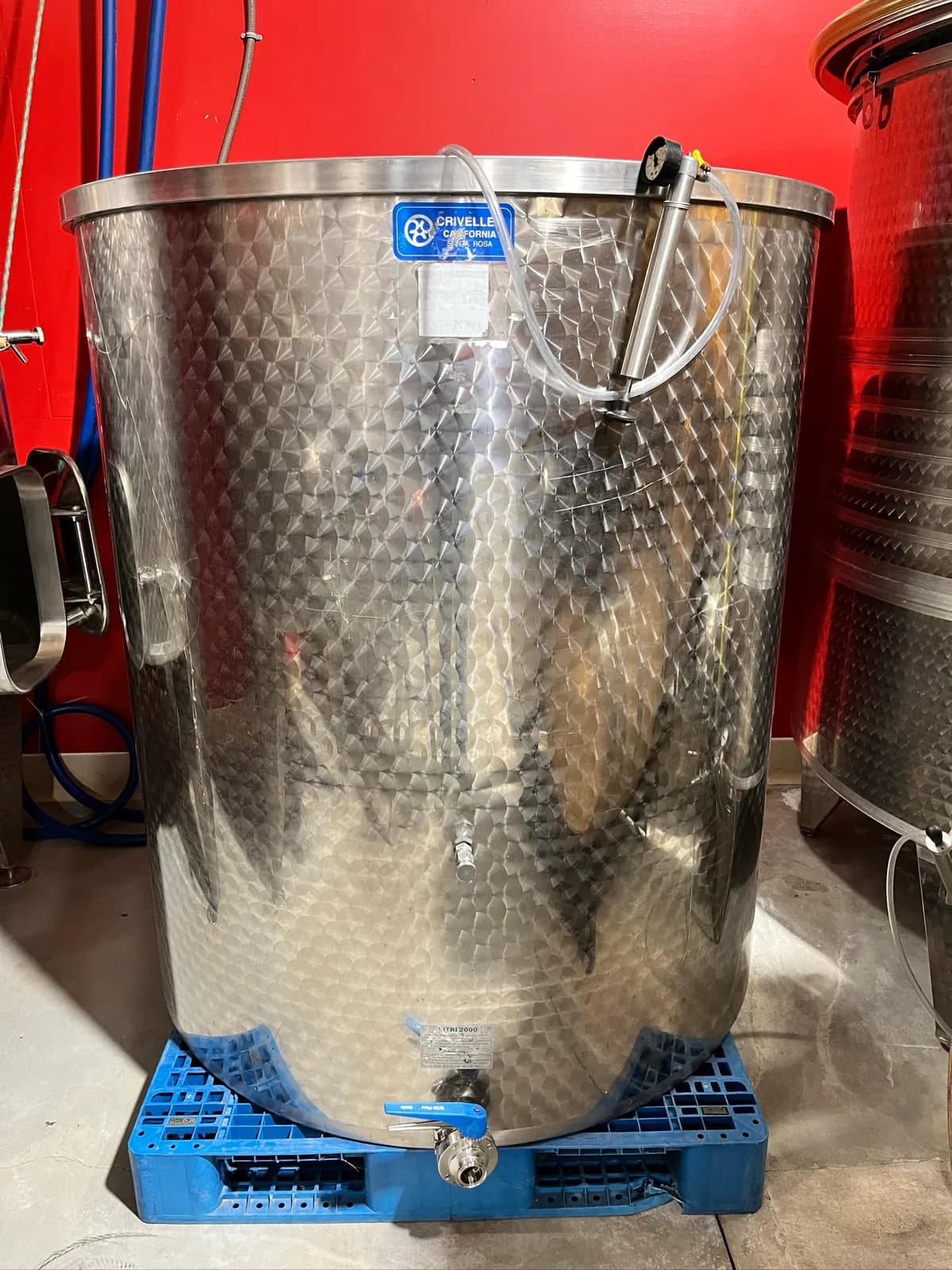 wine-tank-2000l-variable-capacity-floating-lid-b11e09