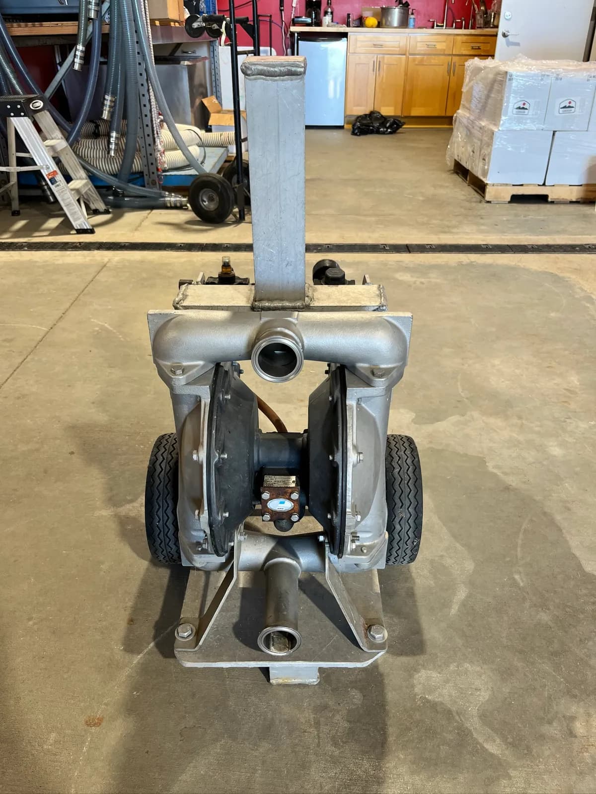 aro-diaphragm-pump-on-cart-28cefb