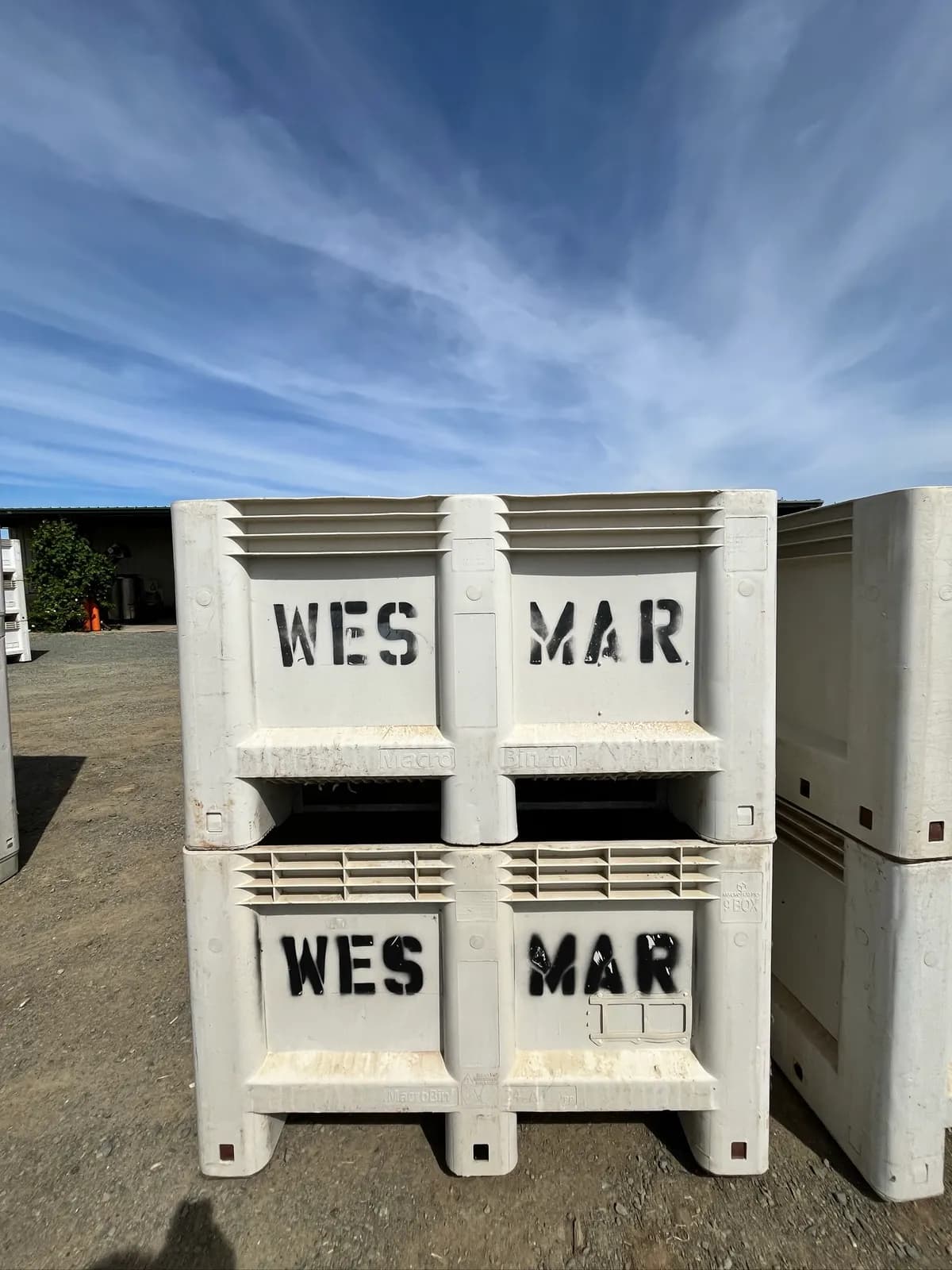 set-of-2-macro-bins-metal-crossbars-lot-1-modl8ycv