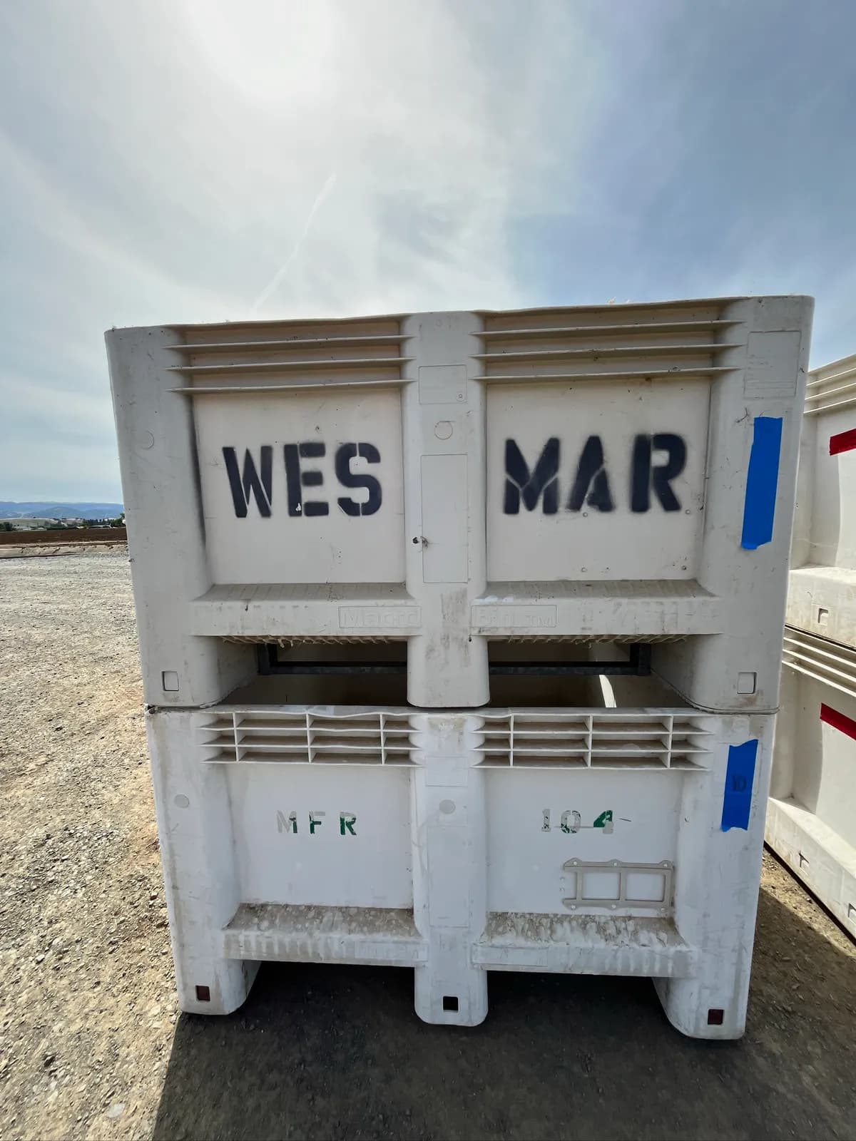 set-of-2-macro-bins-lot-6-moeirhwf