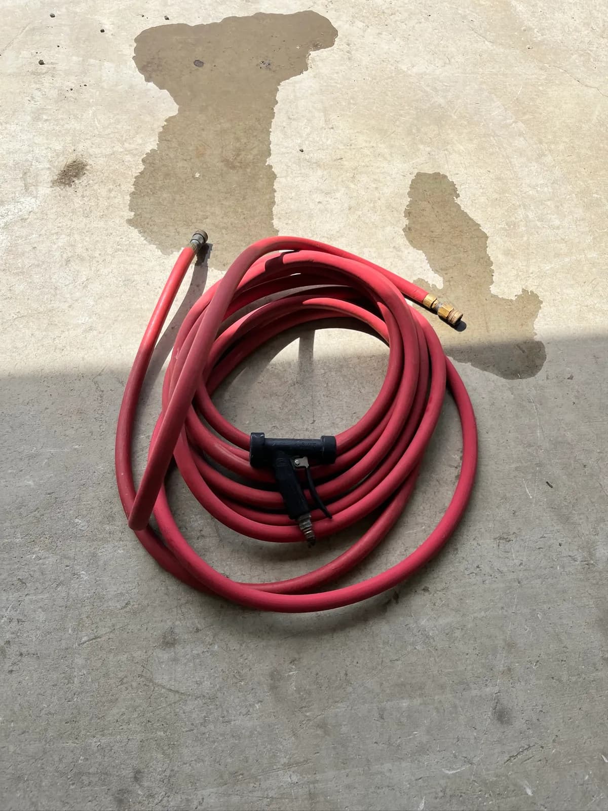 red-industrial-wash-down-hose-with-spray-gun-50-feet-mog6zvle