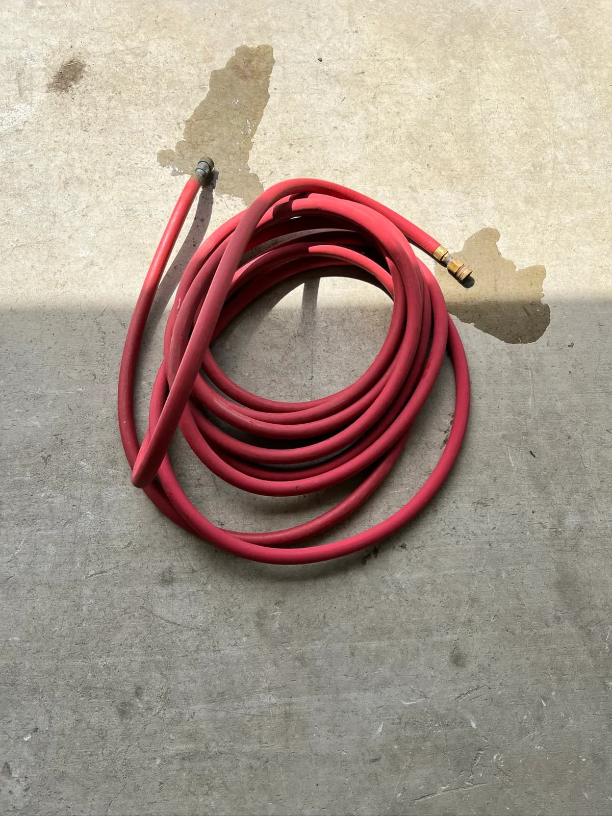 red-industrial-wash-down-hose-with-spray-gun-25-feet-mog706gv