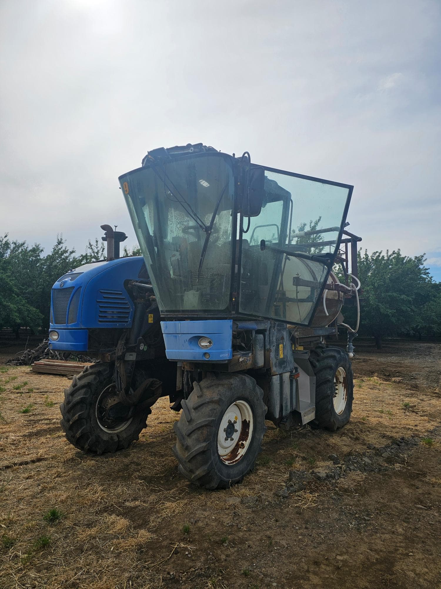 grape-harvesting-machine-mrwdqvbf