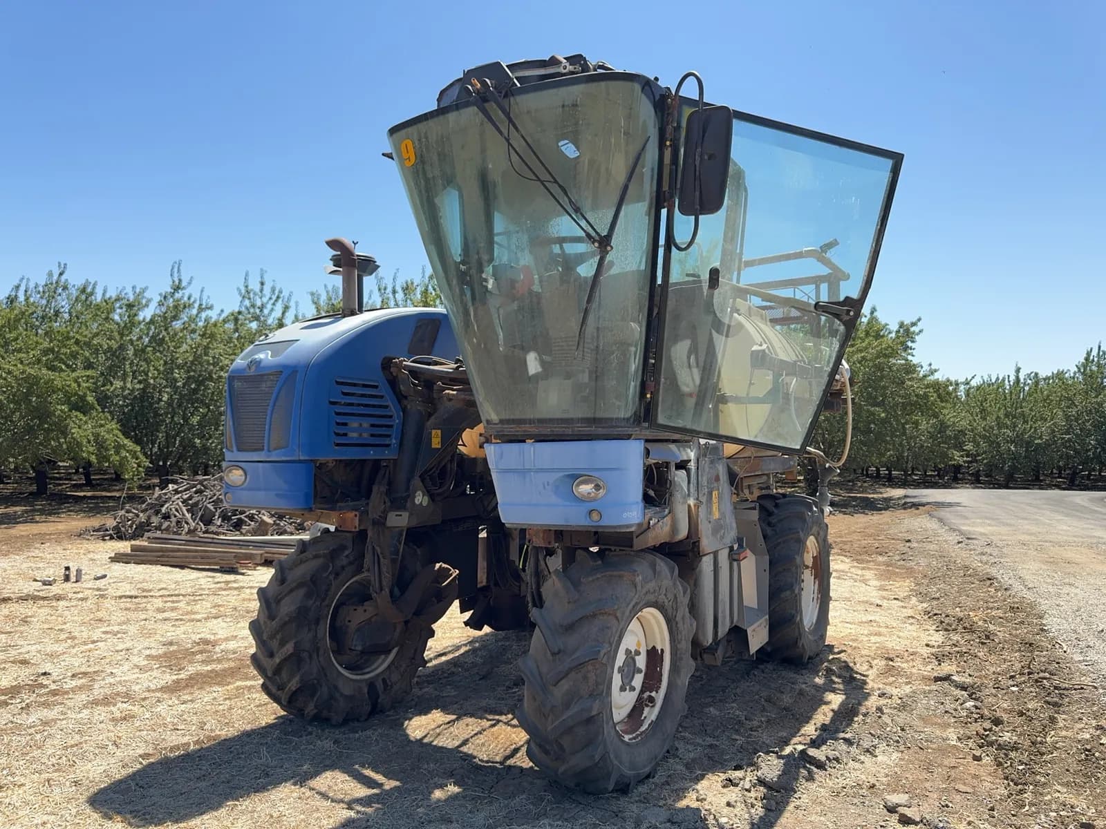 grape-harvesting-machine-mrwdqvbf