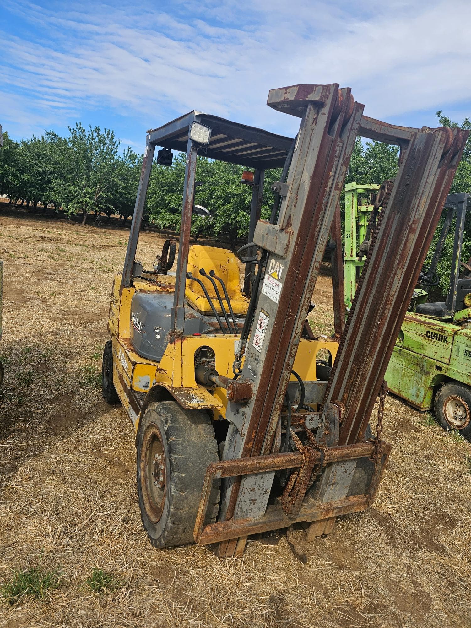 cat-forklift-mrwdu6gt
