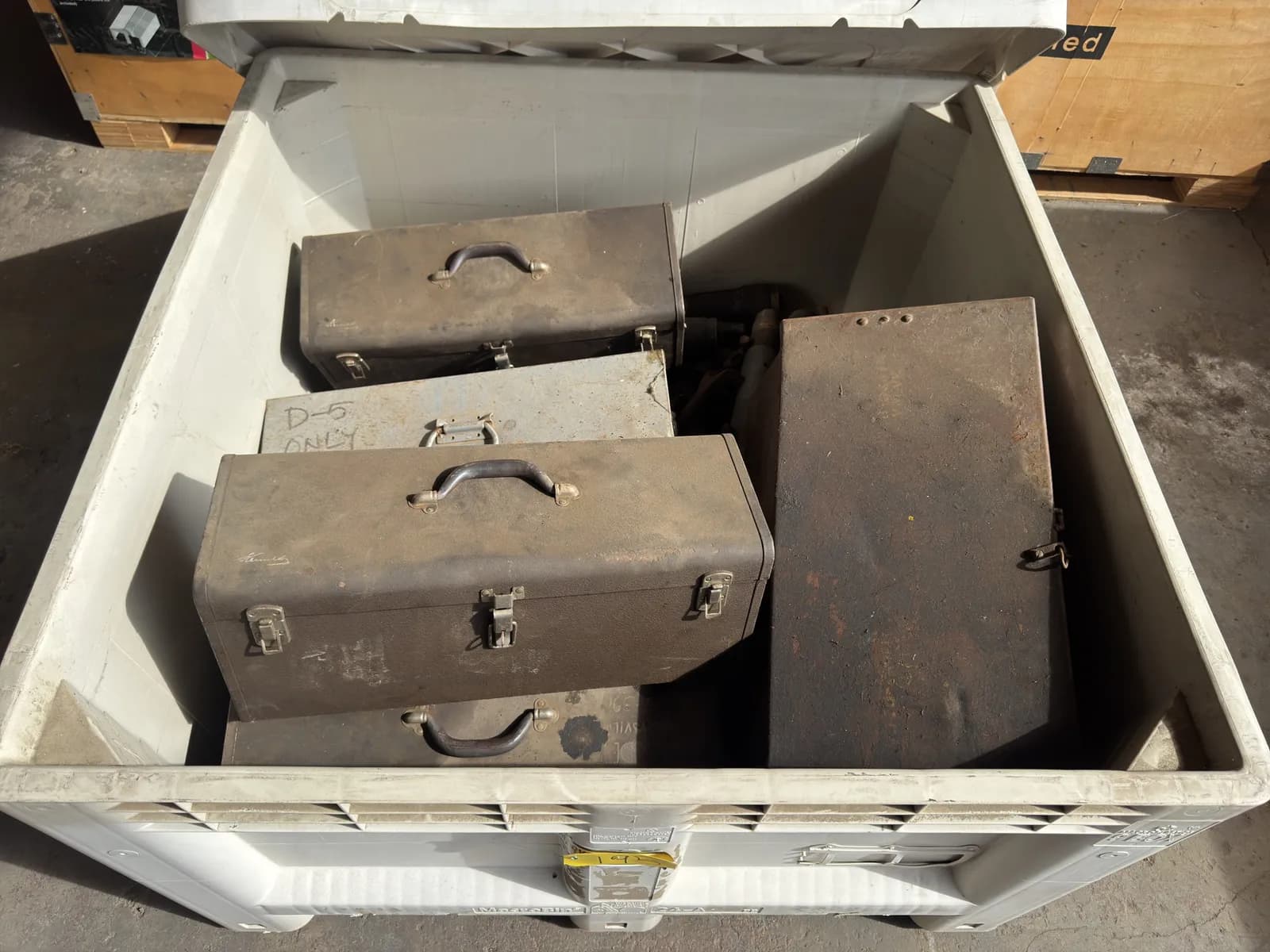 contents-of-macrobin-assorted-pipe-bypass-tooling-taps-and-splits-mueller-d5-7f3d3b