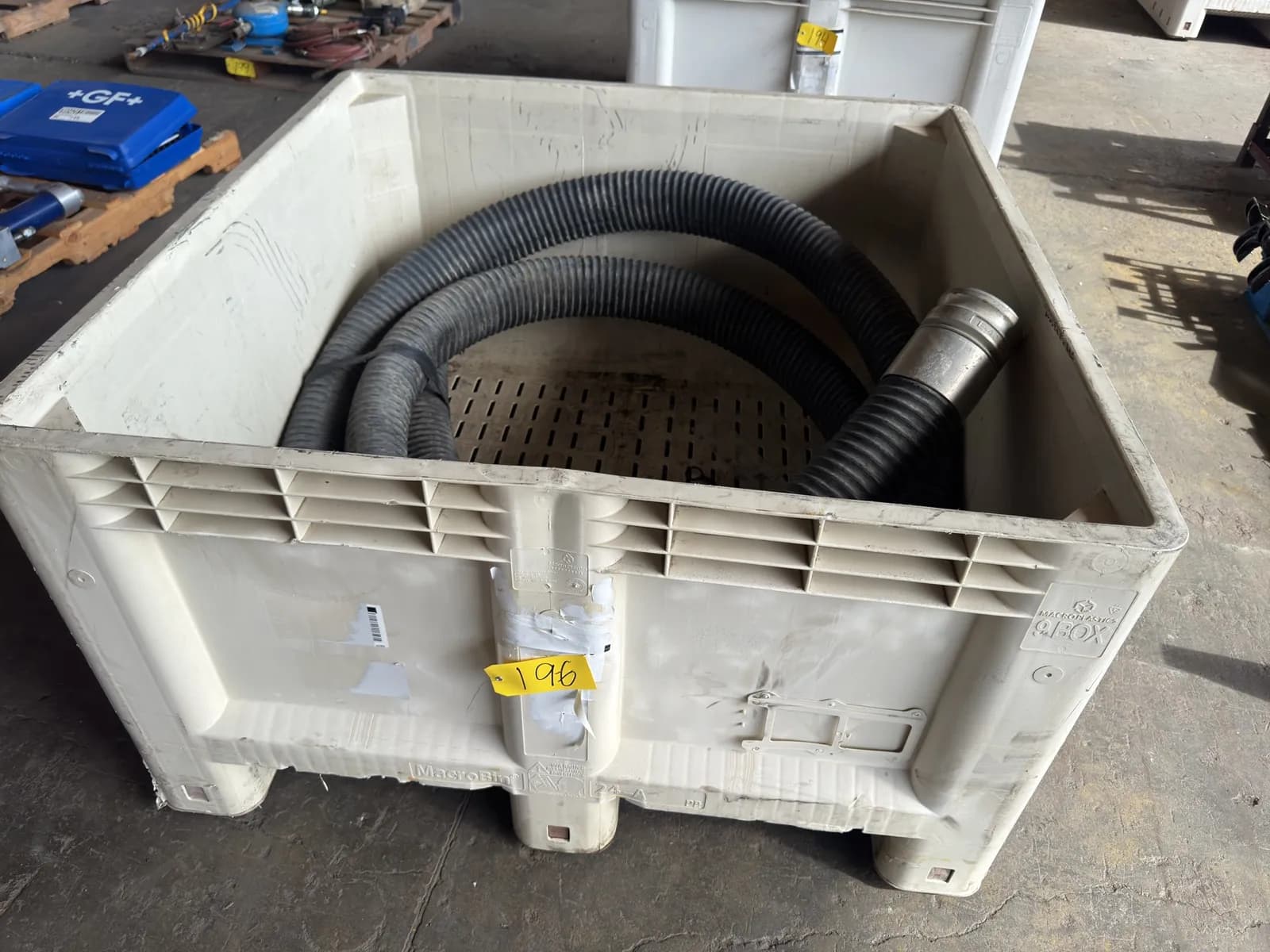 macrobin-with-contents-heavy-duty-5-flexi-hose-e85f4c