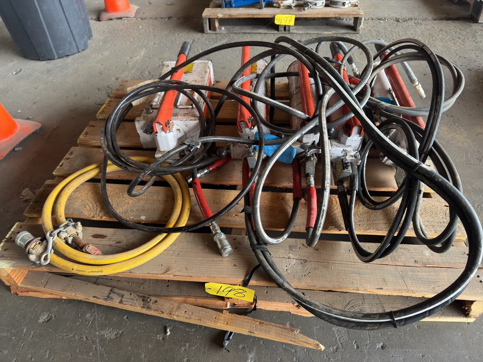 contents-of-pallet-5-spx-hydraulic-pumps-d25aec