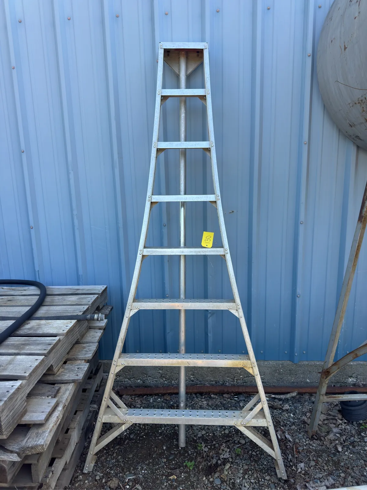 8-aluminum-orchard-ladder-c74ba1