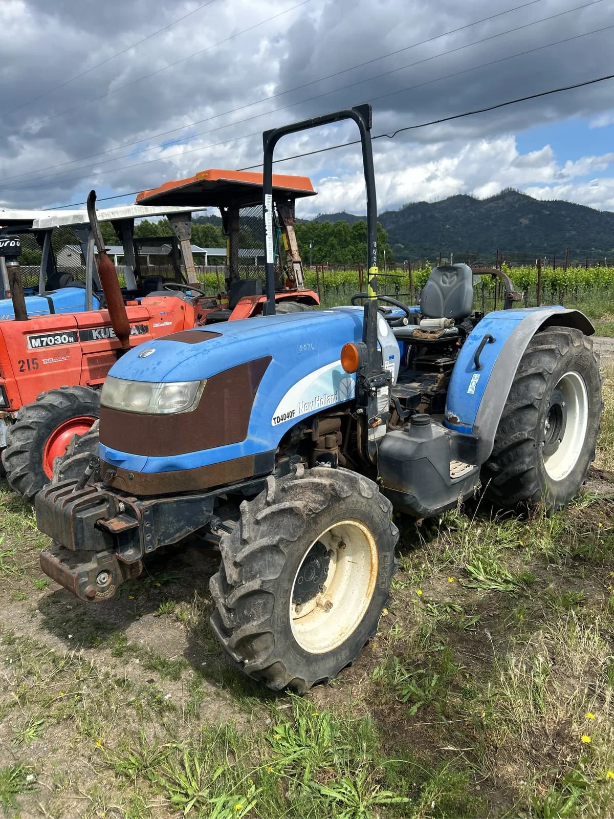 new-holland-td4040f-tractor-4x4-b3186e