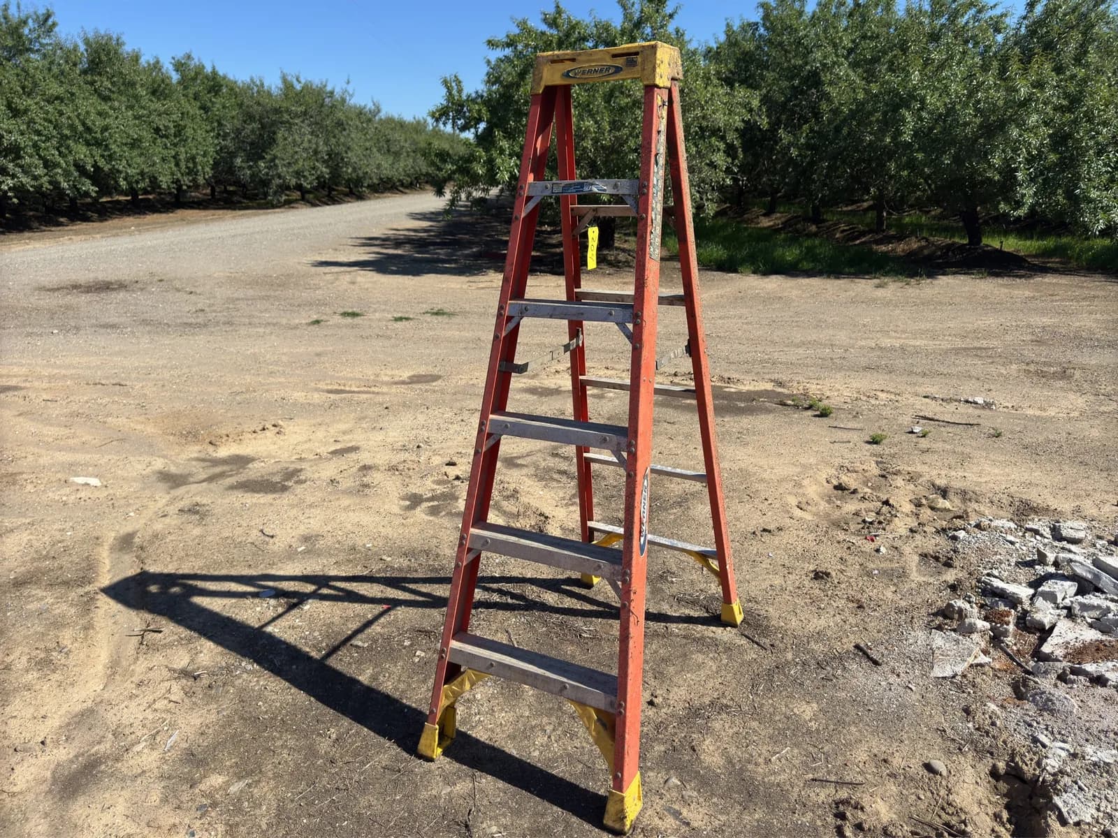 werner-6-fiberglass-ladder-52fe0b