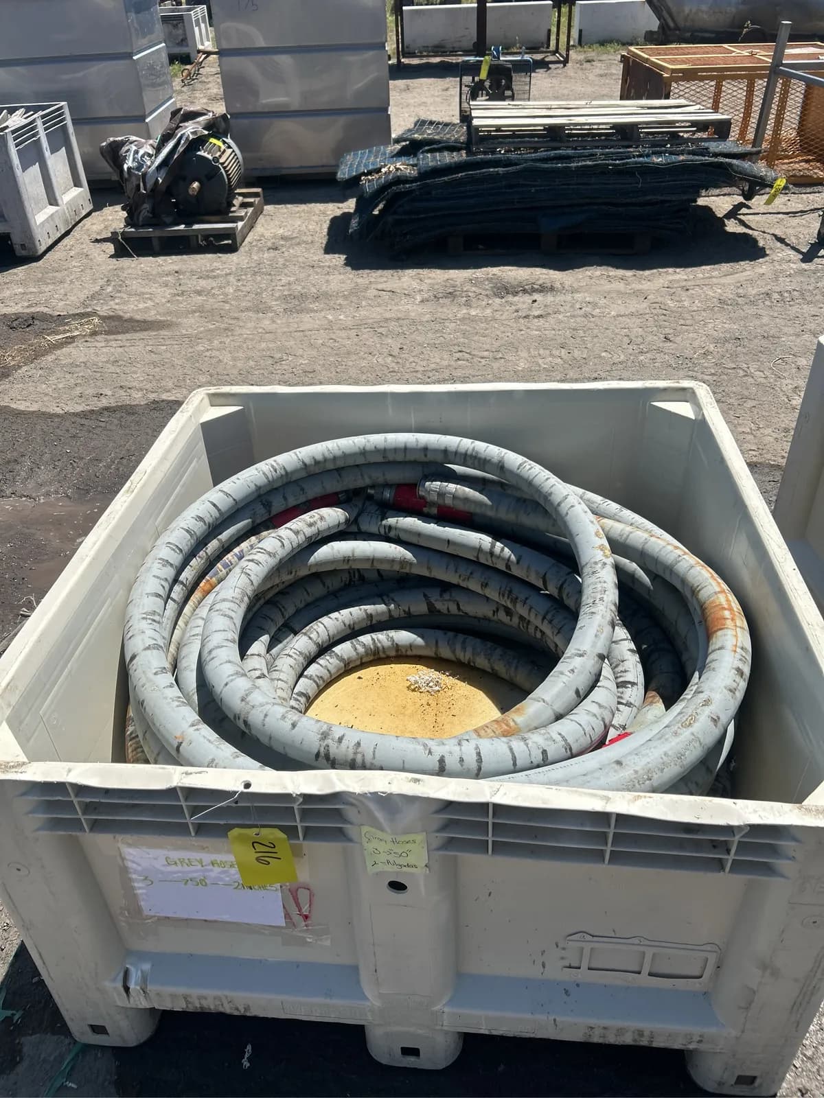 1-2-ton-bin-with-water-hoses-d182e9