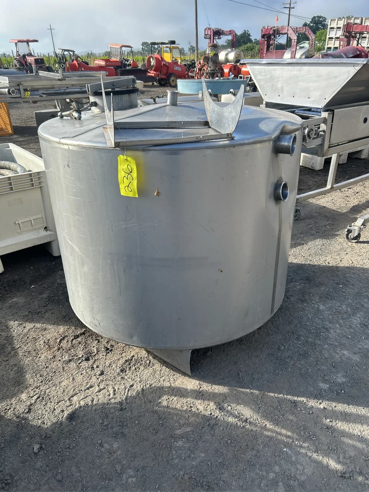 stainless-winery-tank-mpoi2yfs