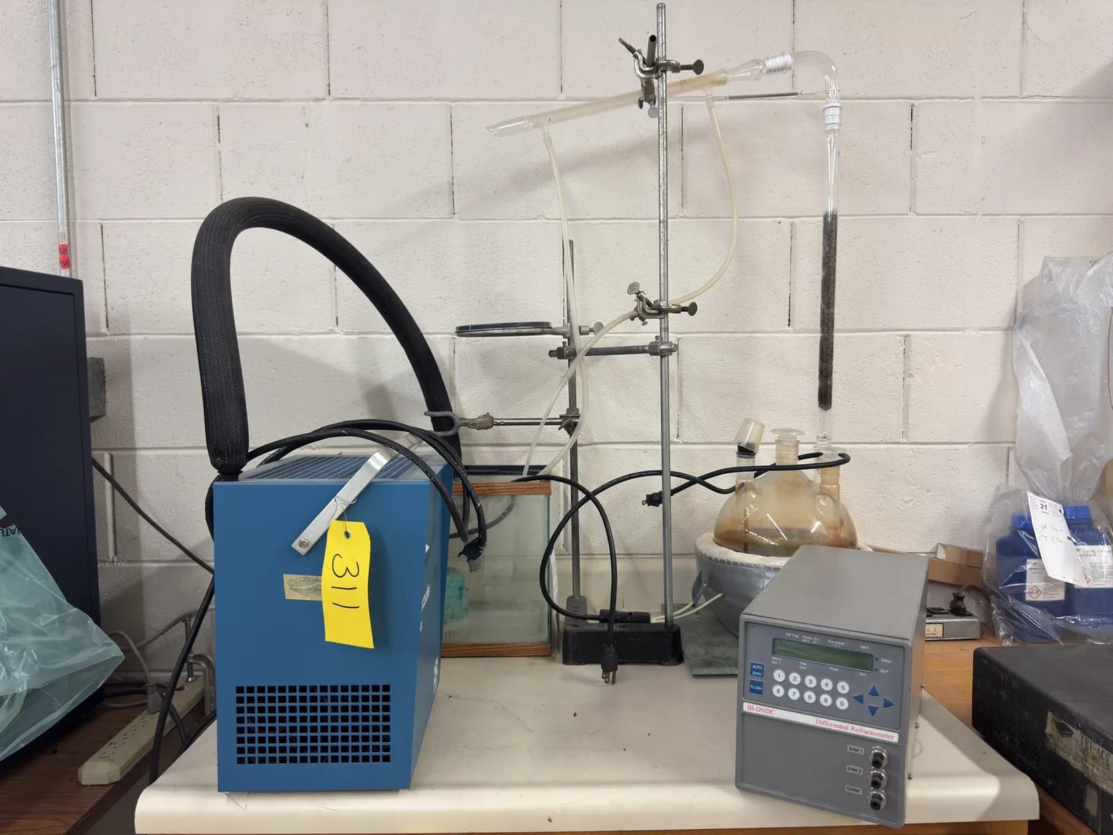 contents-of-countertop-neslab-u-cool-chiller-differential-refractometer-glassware-and-more-8e1e86