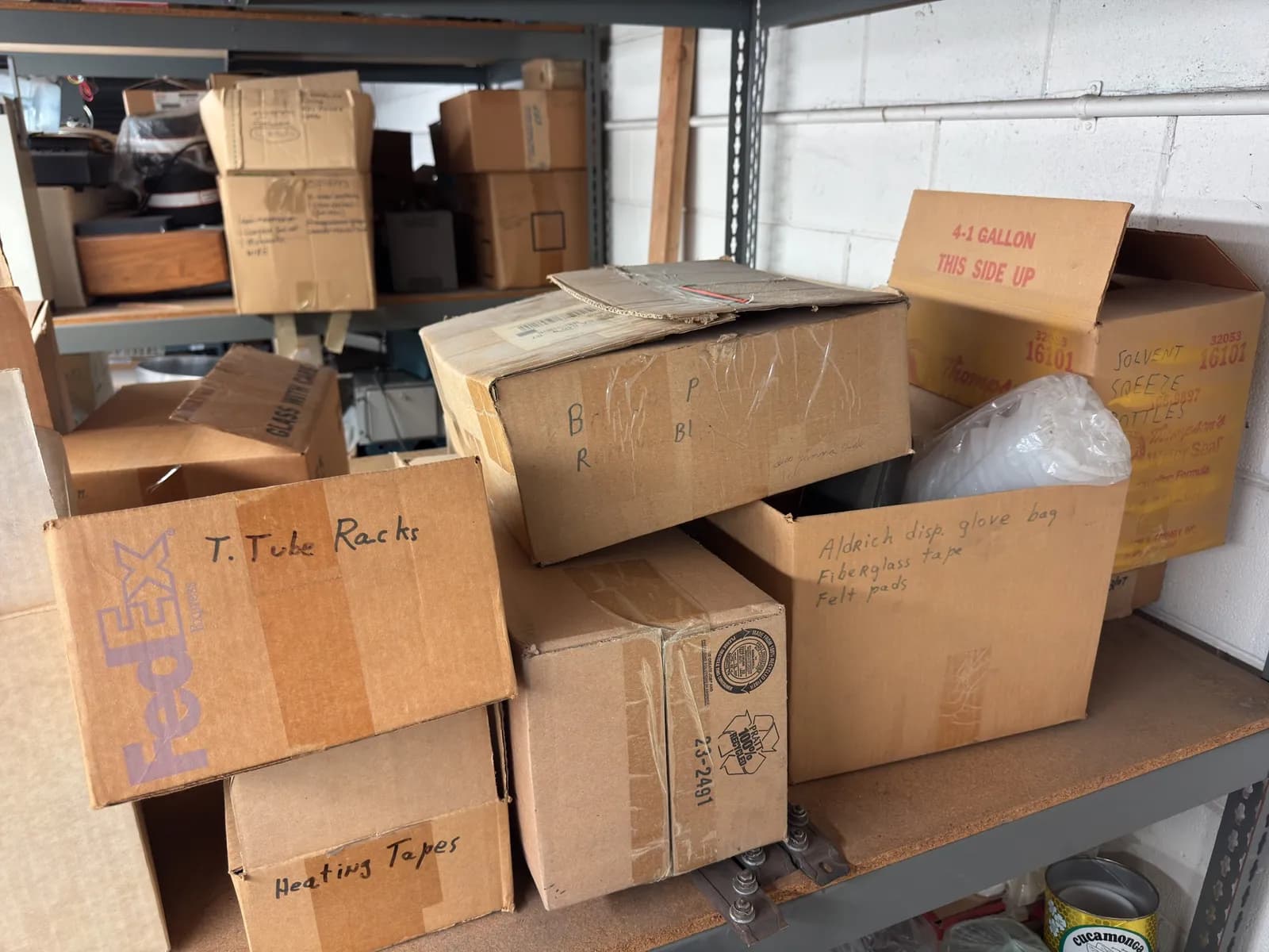 contents-of-shelf-assorted-laboratory-equipment-and-more-mowfeo7e