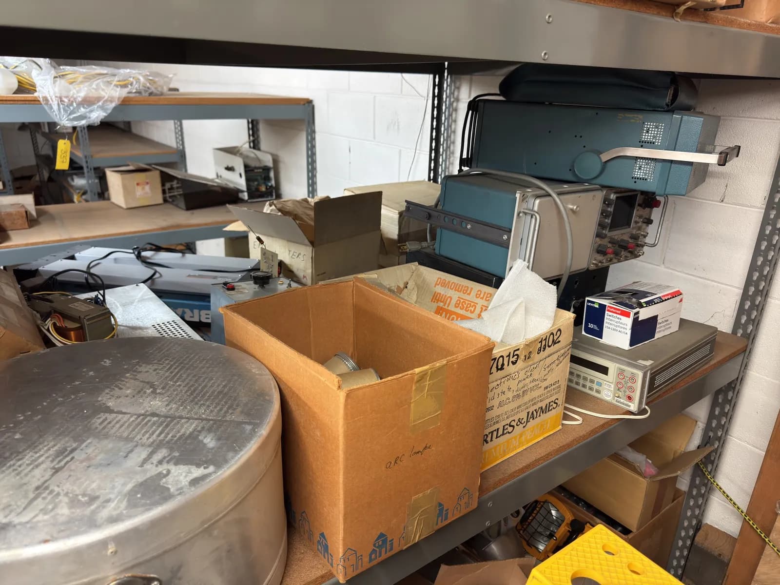 contents-of-shelf-oscilloscopes-laser-power-supplies-multimeter-and-more-a23ab6