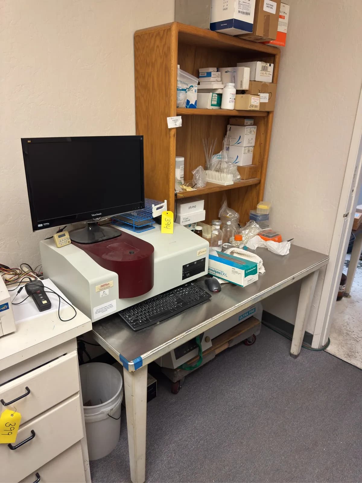 desk-and-contents-brookhaven-90plus-particle-size-analyser-and-lab-consumables-2e4813