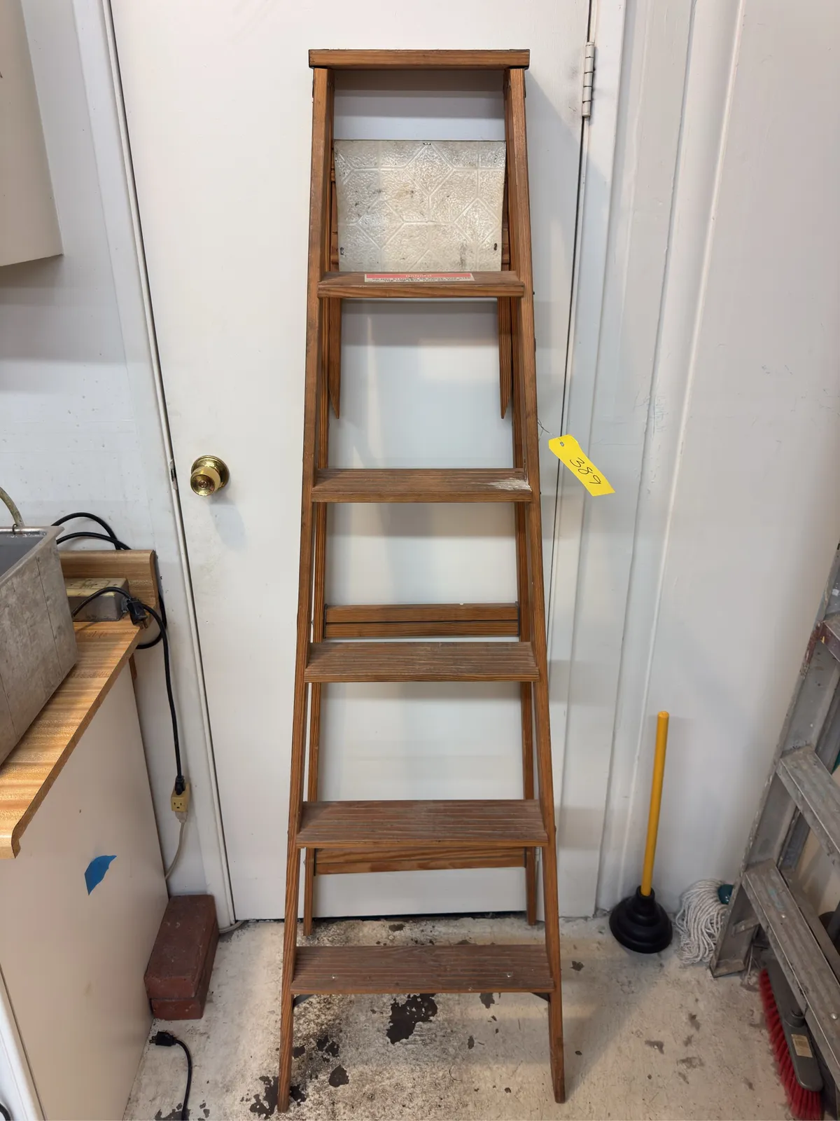 6-wooden-ladder-27a0f0