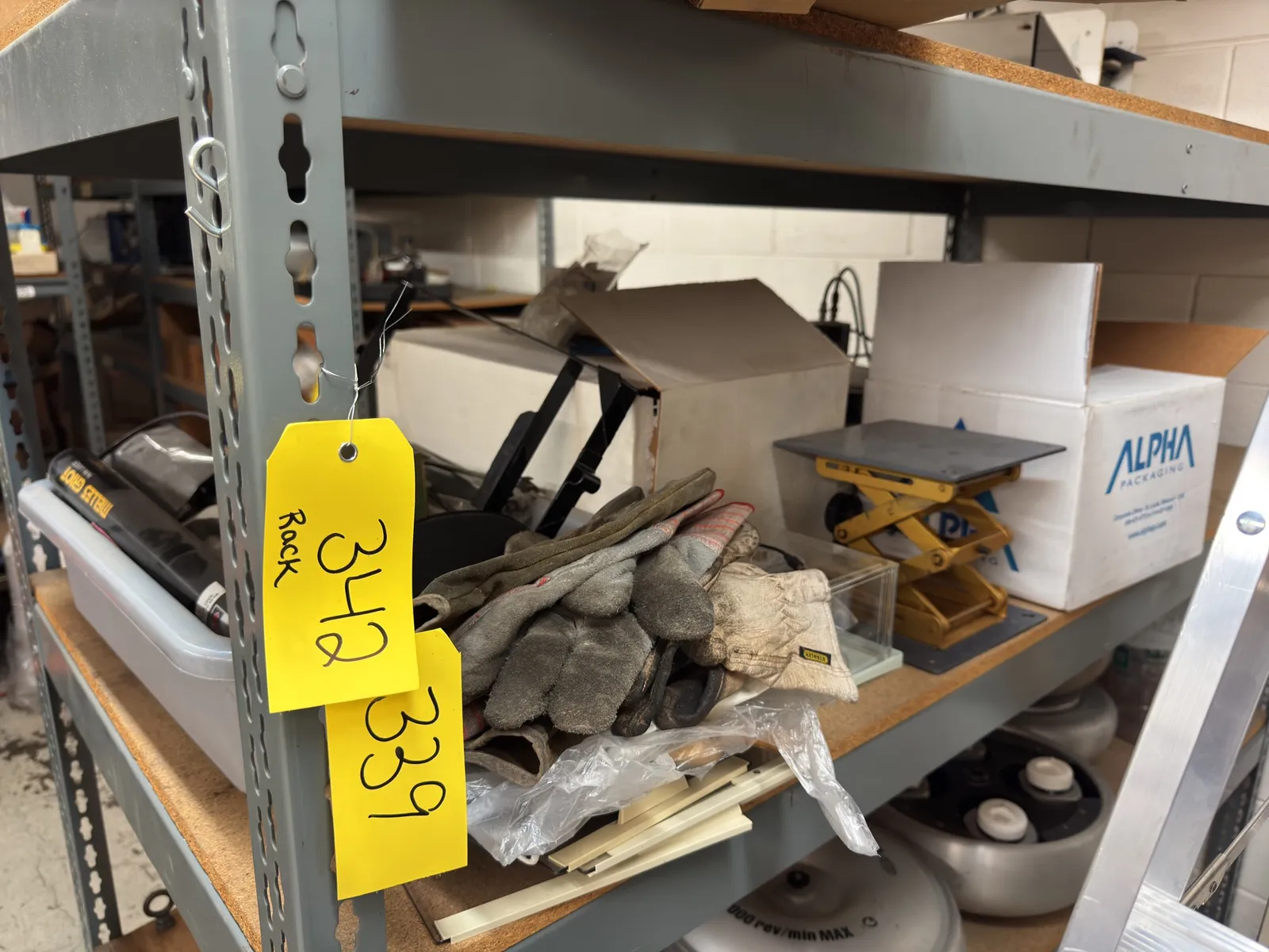 contents-of-shelf-laser-and-laser-components-laboratory-equipment-104271