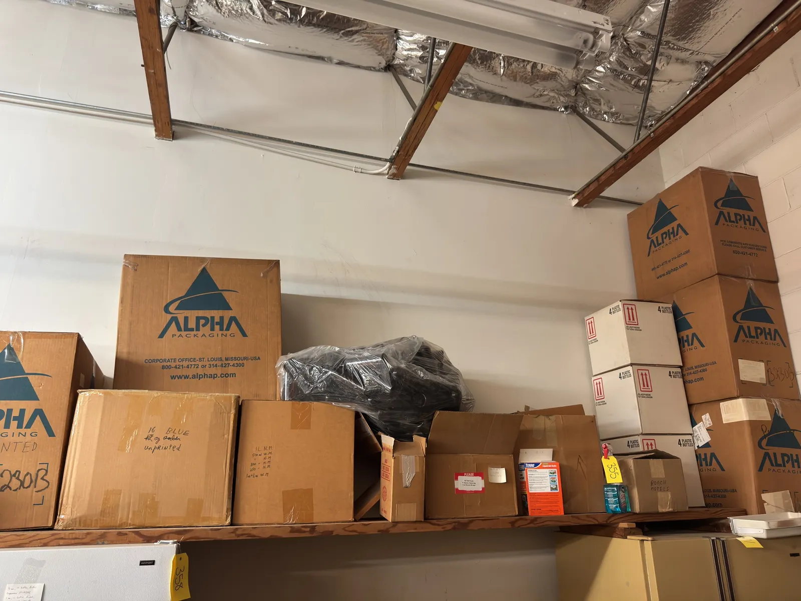 contents-of-top-shelf-assorted-laboratory-consumables-bottles-and-more-0f8917
