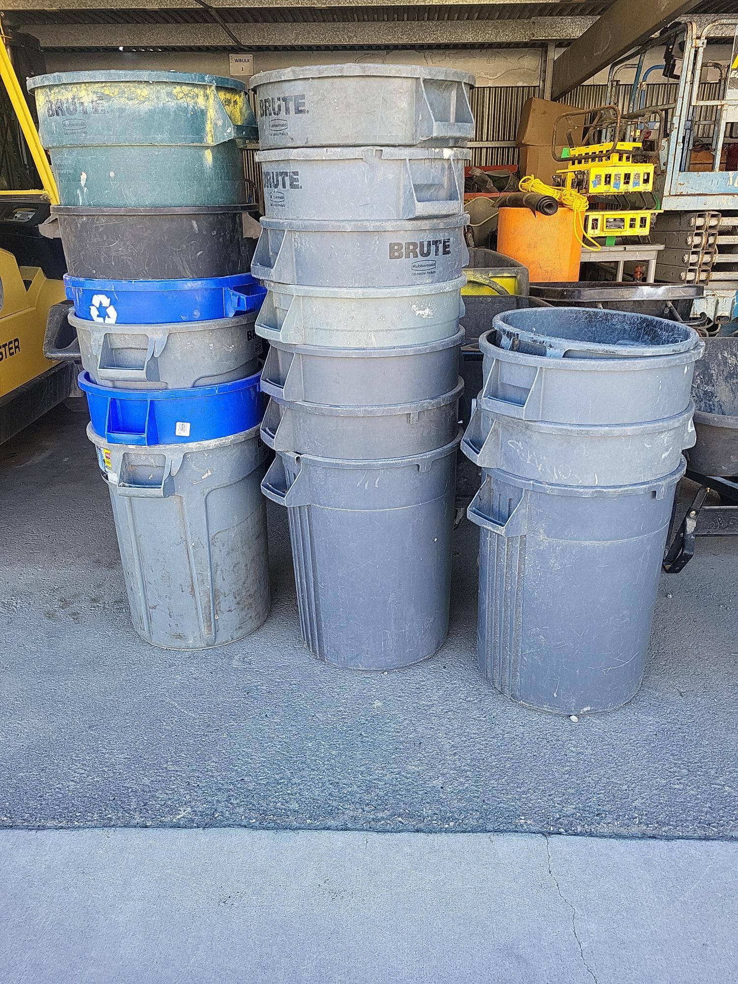 16-trash-cans-movweoit
